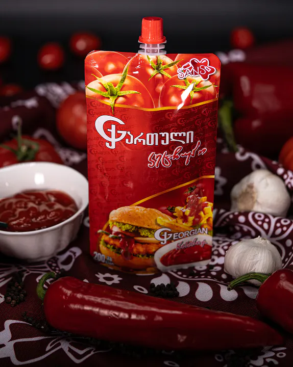 ცხარე კეტჩუპის დოიპაკი წიწაკითა და ნივრით — Spicy ketchup doypack with chili and garlic